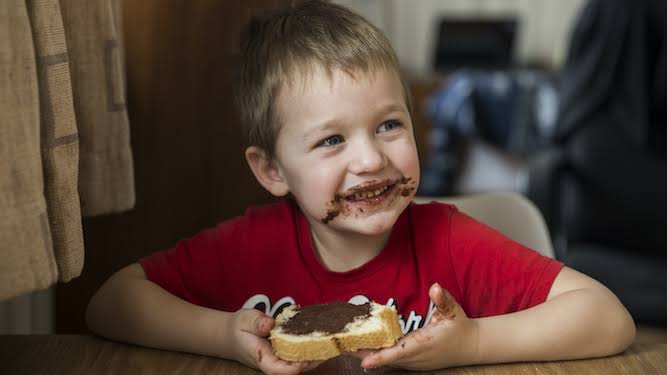 هل الشوكولاتة القابلة للدهن صحية للأطفال؟
